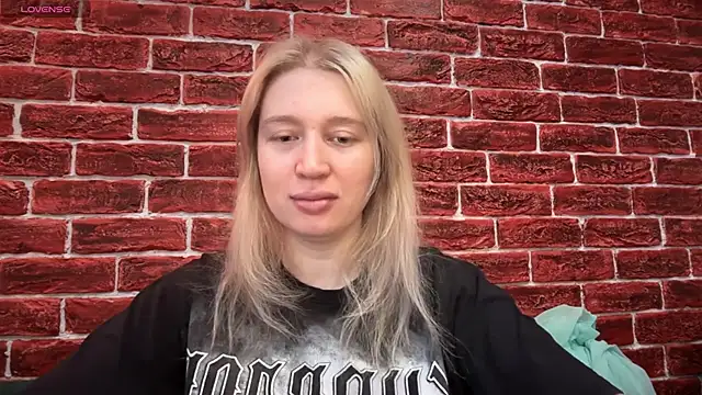 Snapshot of CitrusBlissss chatting on November 21, 2:10 am CitrusBlissss online show from November 21, 2:10 am