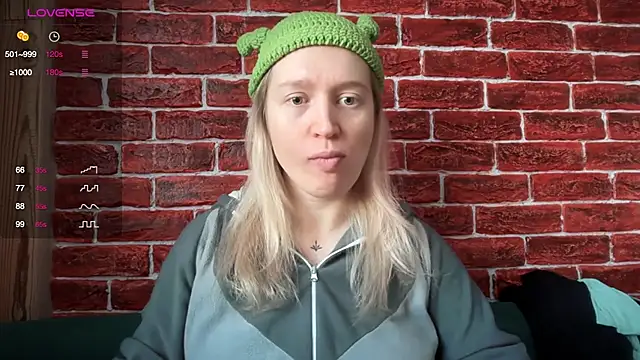 Snapshot of CitrusBlissss chatting on December 1, 3:11 am CitrusBlissss online show from December 1, 3:11 am