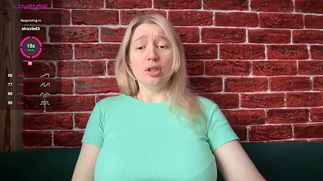 Snapshot of CitrusBlissss chatting on December 5, 3:59 am CitrusBlissss online show from December 5, 3:59 am