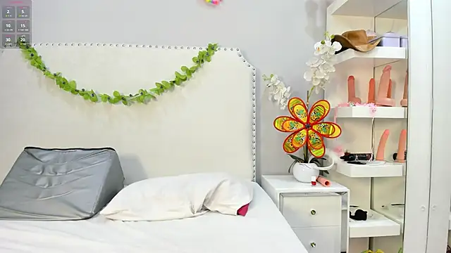 Snapshot of KoraSweett chatting on October 4, 8:18 pm KoraSweett online show from October 4, 8:18 pm