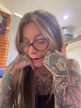 Snapshot of KoraSweett chatting on February 17, 7:31 pm KoraSweett online show from February 17, 7:31 pm