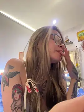 Snapshot of KoraSweett chatting on February 21, 7:26 pm KoraSweett online show from February 21, 7:26 pm