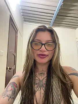 Snapshot of KoraSweett chatting on March 22, 12:25 am KoraSweett online show from March 22, 12:25 am