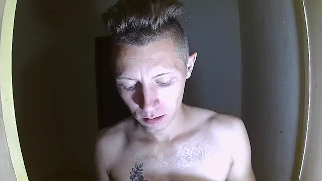 Snapshot of BlondZilla chatting on October 17, 7:00 am BlondZilla online show from October 17, 7:00 am