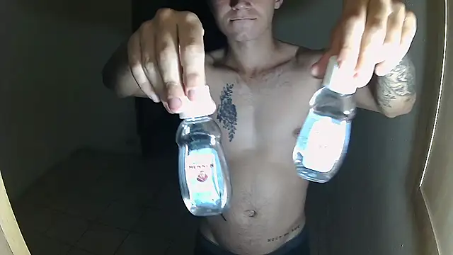 Snapshot of BlondZilla chatting on October 20, 6:25 am BlondZilla online show from October 20, 6:25 am