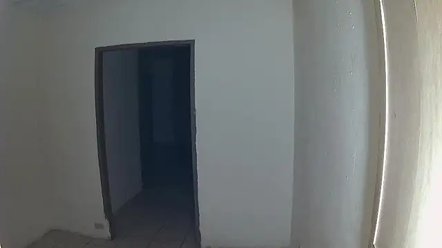 Snapshot of BlondZilla chatting on October 27, 8:18 am BlondZilla online show from October 27, 8:18 am