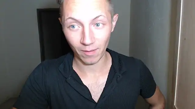 Snapshot of BlondZilla chatting on November 16, 11:38 am BlondZilla online show from November 16, 11:38 am