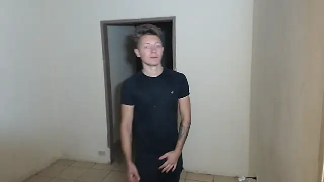 Snapshot of BlondZilla chatting on December 14, 10:20 am BlondZilla online show from December 14, 10:20 am