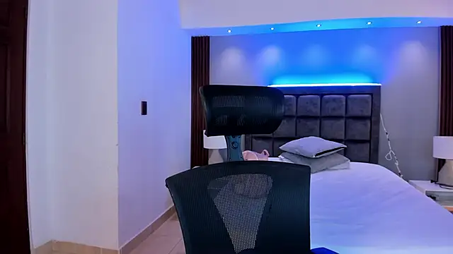 Snapshot of AidaJones chatting on October 9, 12:03 pm AidaJones online show from October 9, 12:03 pm