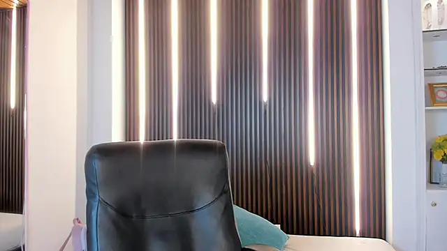 Snapshot of AidaJones chatting on October 29, 1:24 pm AidaJones online show from October 29, 1:24 pm