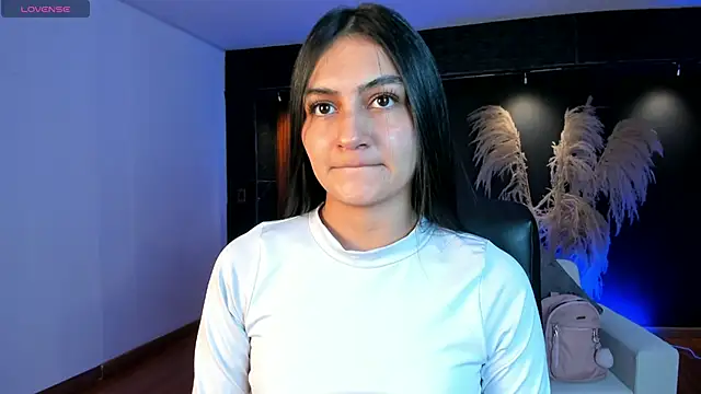 Snapshot of AidaJones chatting on December 5, 11:30 am AidaJones online show from December 5, 11:30 am