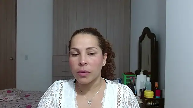 Yanis Ariel12 online show from January 6, 9:18 pm