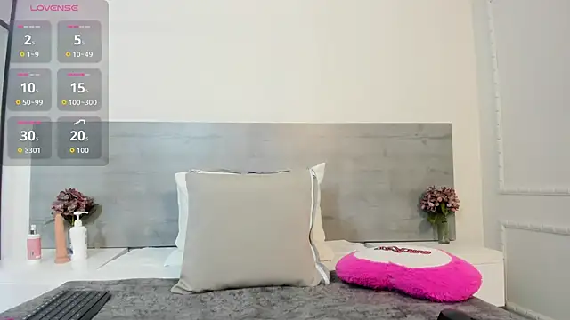 sunnyWhitee online show from September 11, 7:14 pm