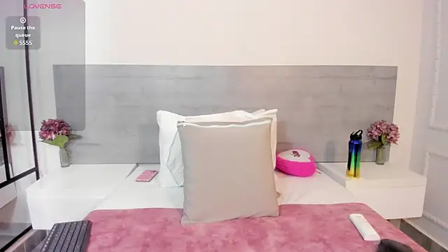 sunnyWhitee online show from September 16, 7:04 pm