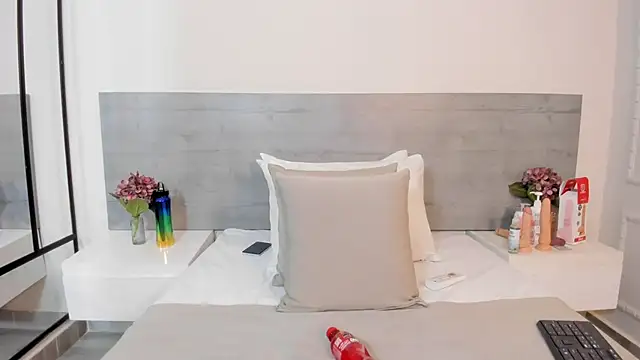 sunnyWhitee online show from October 15, 7:14 pm