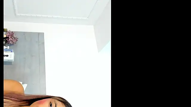 sunnyWhitee online show from February 10, 7:07 pm