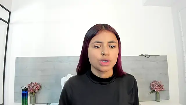 sunnyWhitee online show from June 1, 7:15 pm
