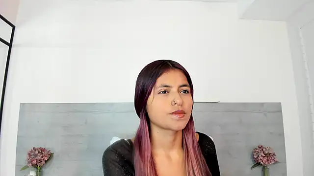 sunnyWhitee online show from June 4, 7:20 pm