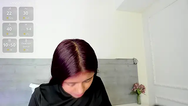 sunnyWhitee online show from June 18, 7:18 pm