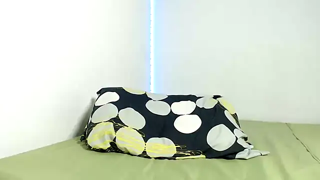 Snapshot of IsaXander743 chatting on October 2, 2:51 am IsaXander743 online show from October 2, 2:51 am