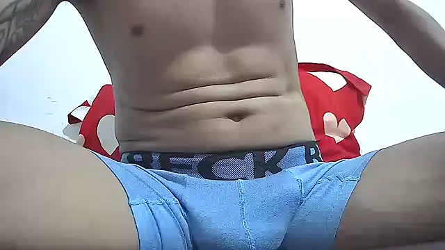 Snapshot of IsaXander743 chatting on November 3, 9:16 pm IsaXander743 online show from November 3, 9:16 pm