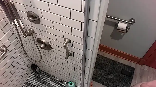 Snapshot of LEVIATHANX666 chatting on February 23, 5:10 pm LEVIATHANX666 online show from February 23, 5:10 pm