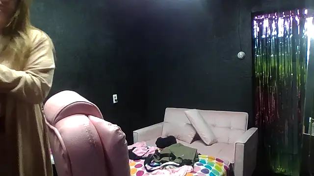 Snapshot of bigb00tycass chatting on November 23, 5:46 pm bigb00tycass online show from November 23, 5:46 pm