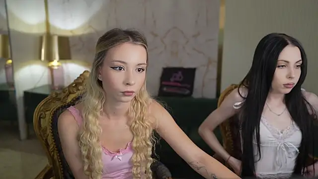Snapshot of VivianSweet_ chatting on April 22, 10:28 am VivianSweet online show from April 22, 10:28 am