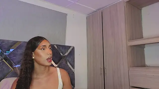 candice777 online show from December 17, 1:06 pm