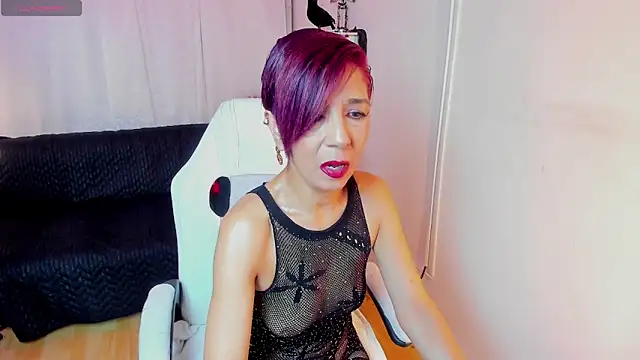 Snapshot of Trinityy__ chatting on March 19, 8:13 pm Trinityy online show from March 19, 8:13 pm