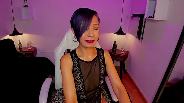 Snapshot of Trinityy__ chatting on May 27, 7:44 pm Trinityy online show from May 27, 7:44 pm