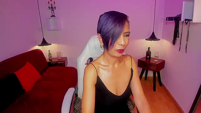 Snapshot of Trinityy__ chatting on June 2, 7:49 pm Trinityy online show from June 2, 7:49 pm