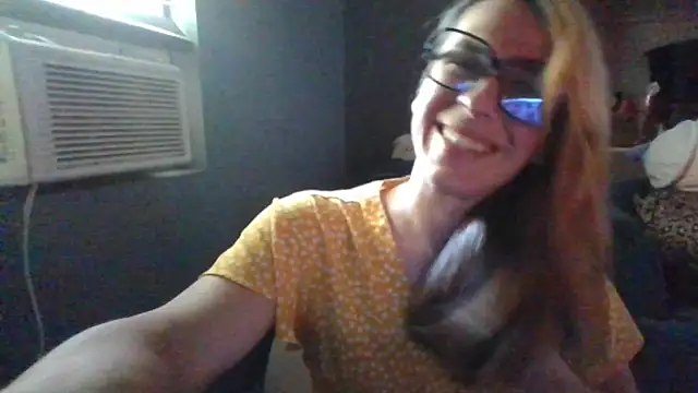 mayra mayhem online show from August 3, 4:00 pm