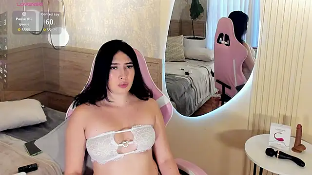 Snapshot of Skyyle_ chatting on October 7, 1:30 pm Skyyle online show from October 7, 1:30 pm