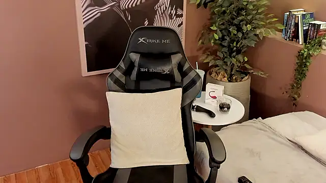 Skyyle  online show from February 11, 1:27 pm