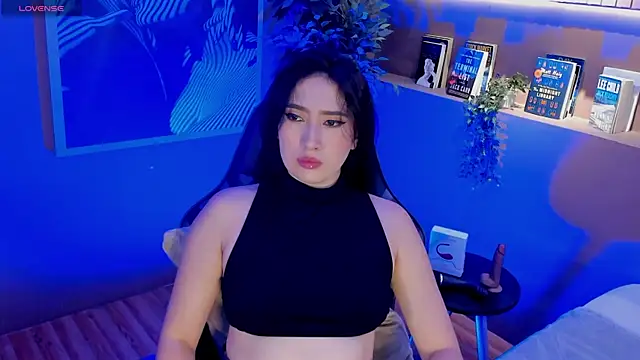 Skyyle  online show from July 14, 1:39 pm