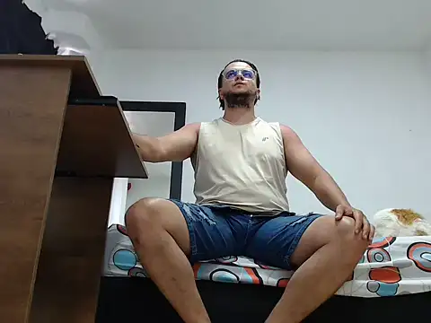 Snapshot of cloudsxxx chatting on June 16, 3:47 pm cloudsxxx online show from June 16, 3:47 pm