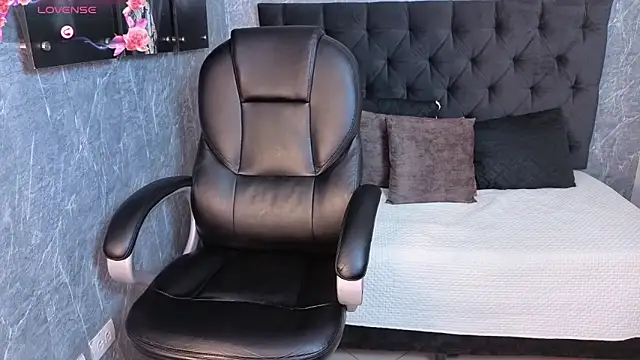 eileen  hills online show from September 27, 7:08 pm