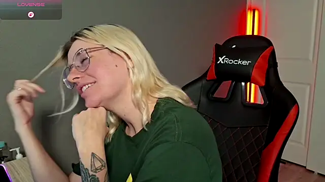 Snapshot of Charlies_world chatting on September 22, 5:37 pm Charlies world online show from September 22, 5:37 pm