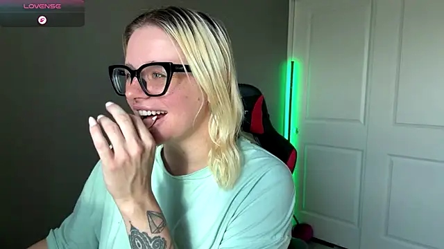 Snapshot of Charlies_world chatting on September 26, 5:50 pm Charlies world online show from September 26, 5:50 pm