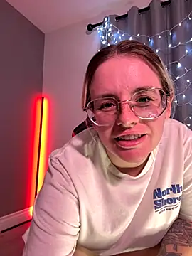 Snapshot of Charlies_world chatting on December 3, 5:55 pm Charlies world online show from December 3, 5:55 pm