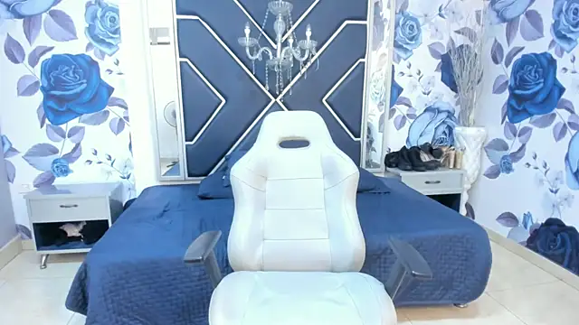 LatinaHoleQueen online show from September 22, 2:30 pm