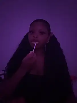 th33h0neyb33 online show from February 10, 12:37 am