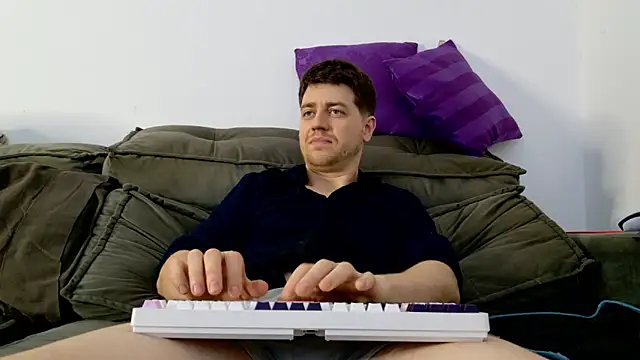 aaron nvk online show from October 3, 9:23 pm