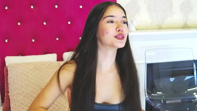 Snapshot of AlexisDevine chatting on October 6, 4:21 am AlexisDevine online show from October 6, 4:21 am