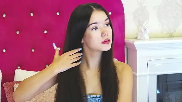 Snapshot of AlexisDevine chatting on October 13, 4:23 am AlexisDevine online show from October 13, 4:23 am