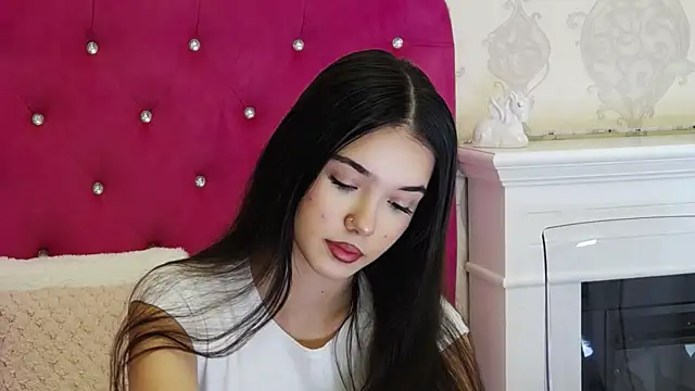 Snapshot of AlexisDevine chatting on November 2, 5:21 am AlexisDevine online show from November 2, 5:21 am