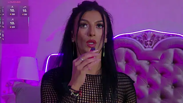 Snapshot of KinkyAmelie chatting on October 8, 5:21 pm KinkyAmelie online show from October 8, 5:21 pm