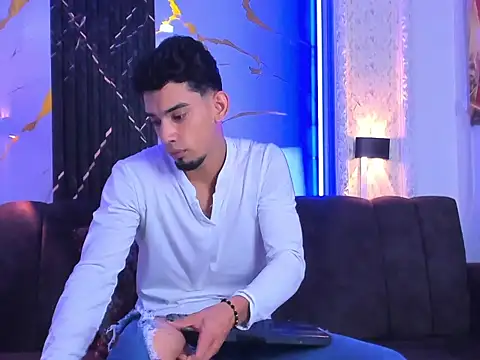 Snapshot of prince_arthur77 chatting on July 2, 3:18 pm prince arthur77 online show from July 2, 3:18 pm
