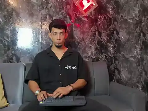Snapshot of prince_arthur77 chatting on July 8, 1:37 pm prince arthur77 online show from July 8, 1:37 pm